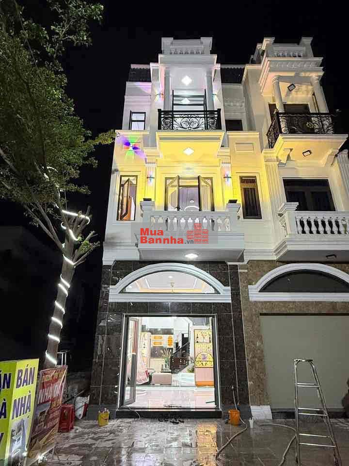 bán nhà 1 trệt 2 lầu. hoàn công đầy đủ. Tp Dĩ An