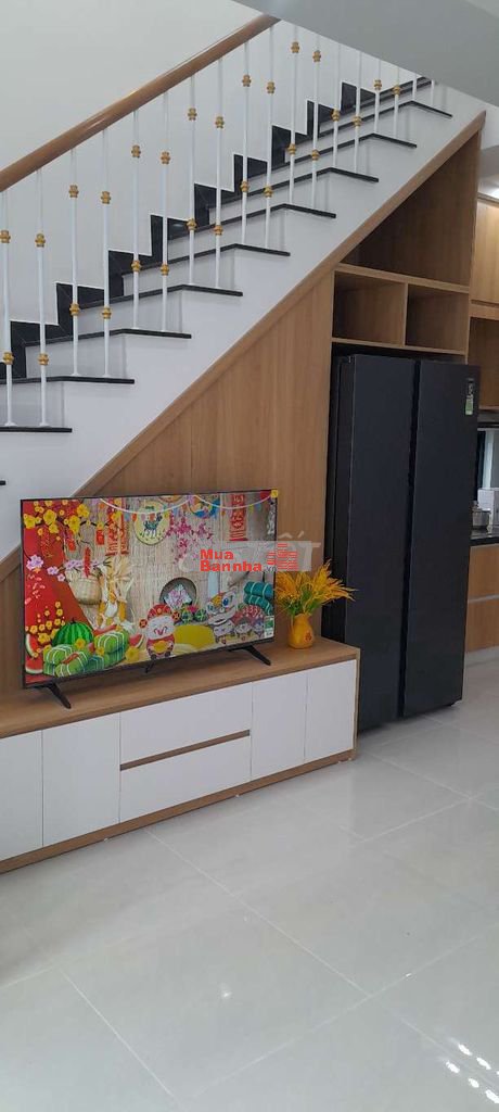 Nhà kiệt xe tải thông, ô tô đậu trong nhà có sân rộng