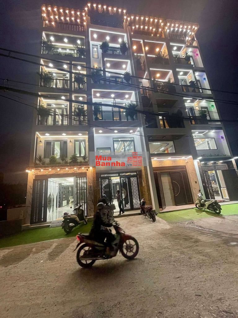 Nhà mới xây full nội thất,có thang máy