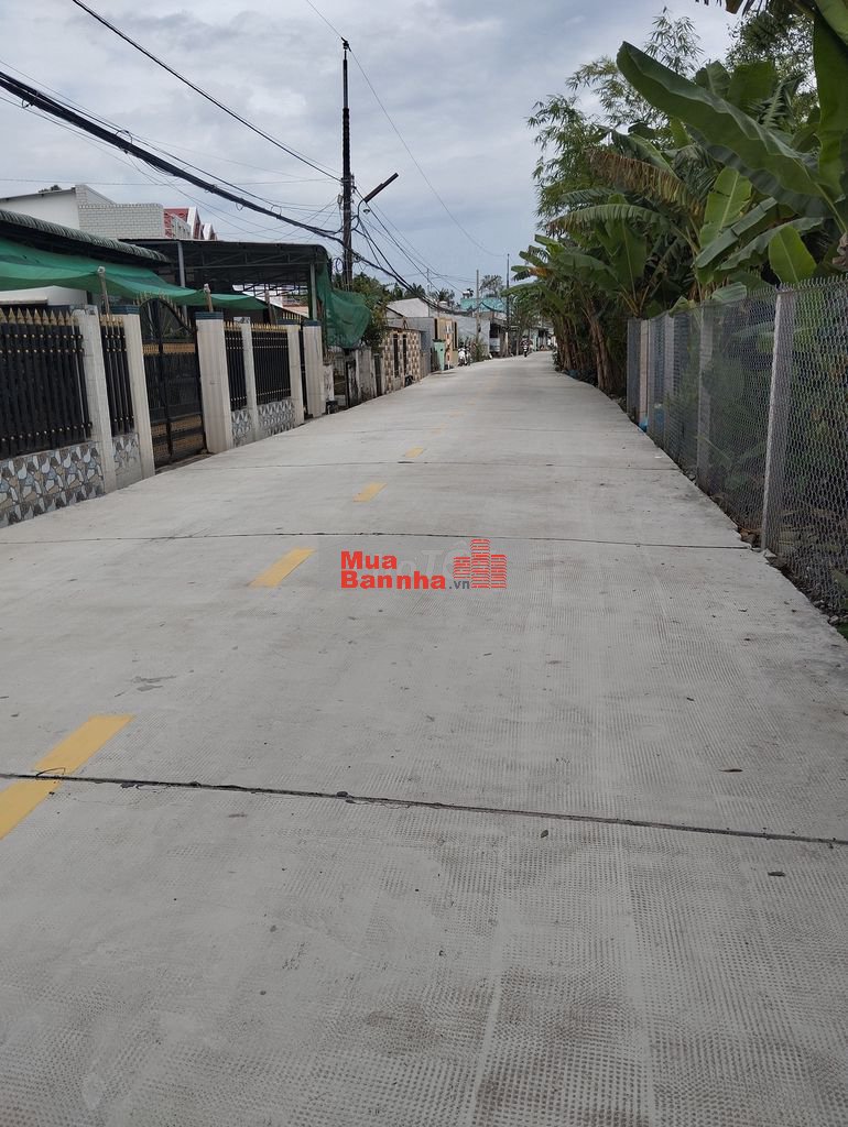 Nhà diện tích lớn, đã hoàn công, có nhà xe riêng. Giảm 50tr tháng 2