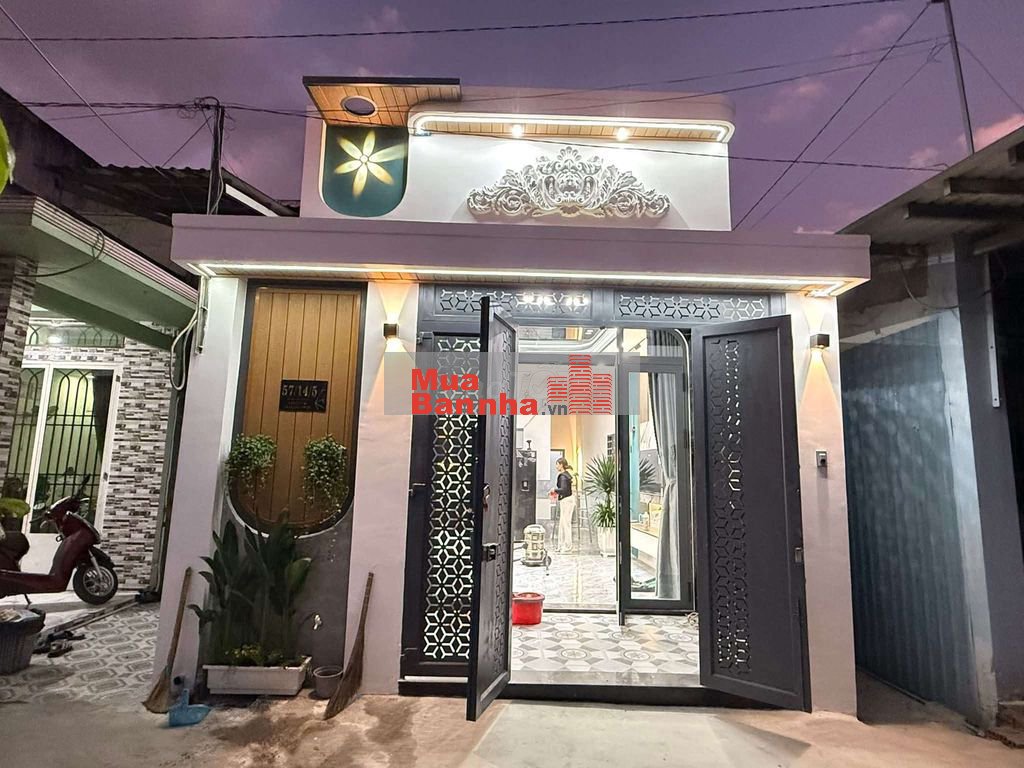 Nhà đẹp gần chợ XTT,tặng fun nội thất