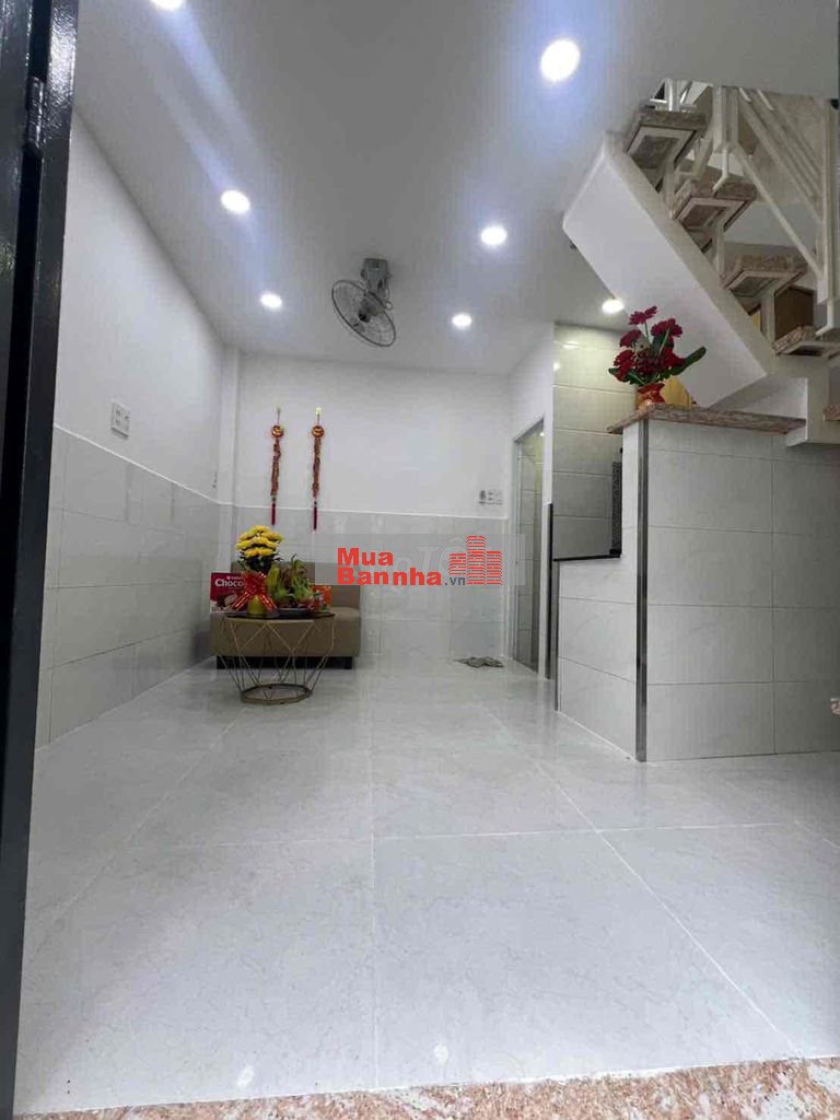 bán nhà 2 lầu. sổ Hồng riêng. giá tốt vị trí đẹp