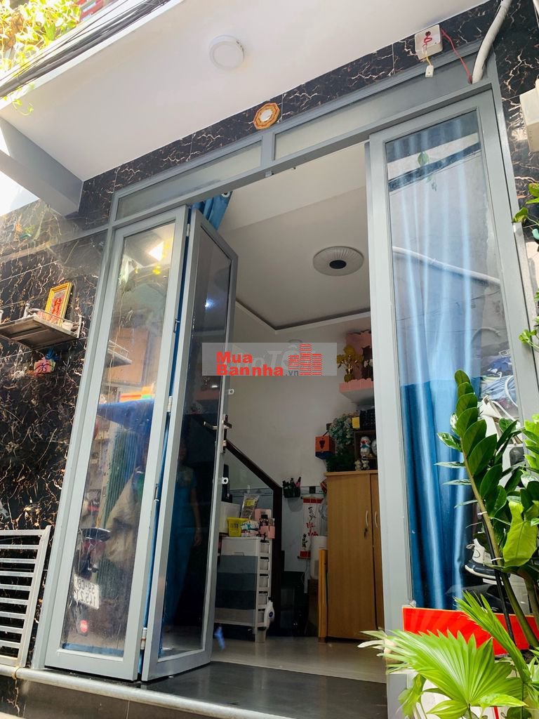 Tôi bán nhà 34 m2, 1 trệt.1 lầu, Tuyệt đẹp, Sát hẽm xe hơi, Quận 7