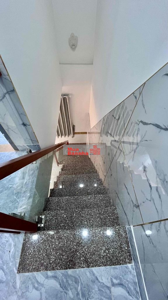 BÁN NHÀ MỚI ĐẸP ĐỐI DIỆN GIGAMAILL HBC THỦ ĐỨC