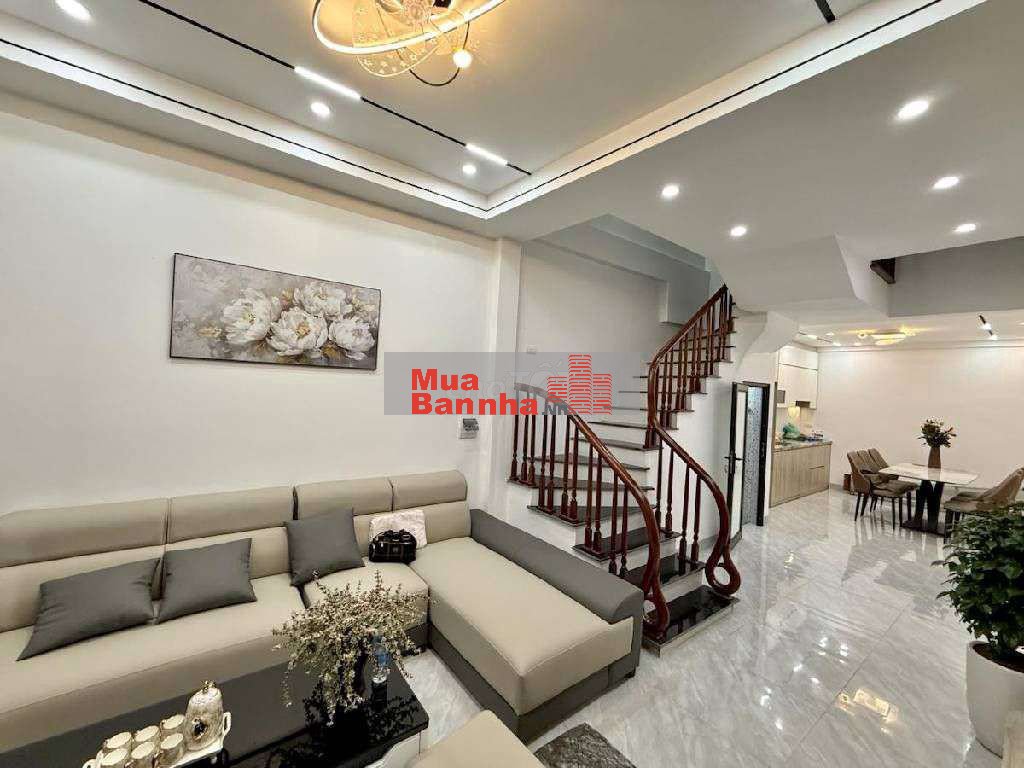 Bán nhà Kim Giang - Vũ Tông Phan, 40m2, giá 8.x Tỷ, oto qua cửa!