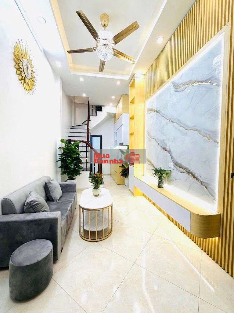 Nhà 4 tầng giá 5 tỉ, ngõ to ô tô tránh