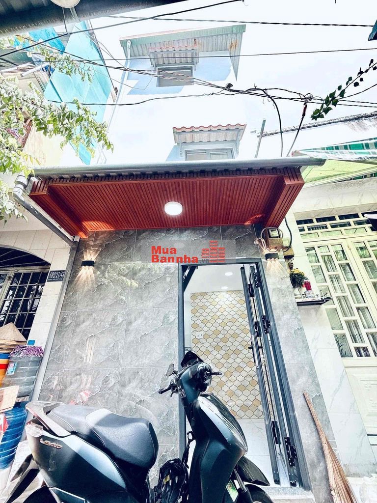 Kết cấu: 1 trệt, 2 lầu - 2 phòng ngủ – 3 toilet , Ngang 2.8m x 3.5m