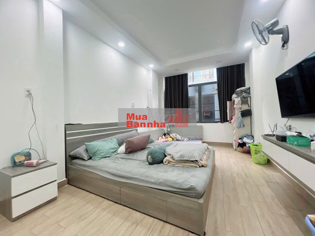 Cần bán gấp nhà mặt tiền hẻm 576 Đoàn Văn Bơ, phường Xóm Chiếu, Quận 4