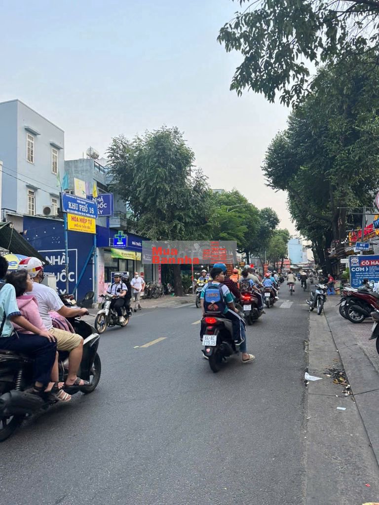 Bán gấp nhà mặt tiền đường Vĩnh Khánh, phường Khánh Hội, Quận 4