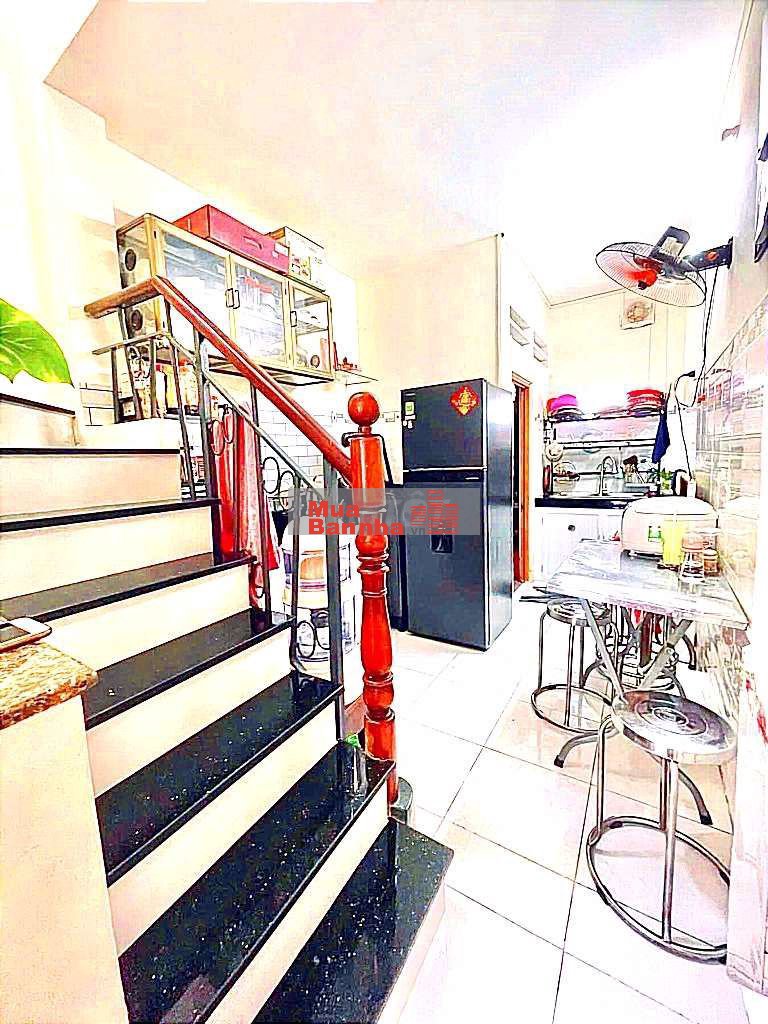 NHÀ QUANG TRUNG SÁT HẺM XE HƠI. CHỈ 3,25 TỎI