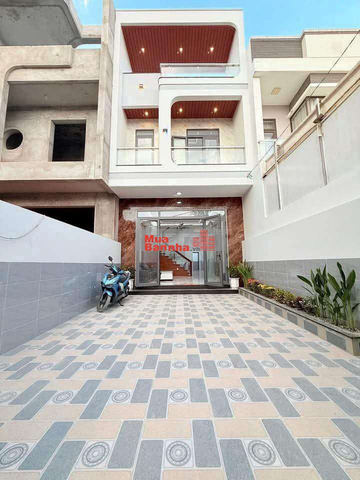 Nhà lầu đường thông sân xe gần ngã ba cây điệp giá 5 tỷ 800 triệu tl