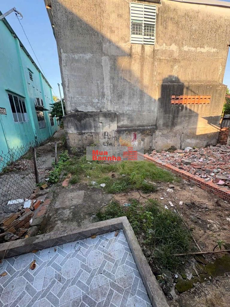 BÁN NHÀ CẤP 4 104M2 HƠI CŨ TIỆN XÂY MỚI CHỈ 1 SẸC Đ LÊ LỢI TT HỐC MÔN