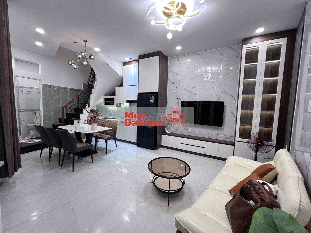 Nhà mặt tiền thụt Phú Nhuận, DTSD 140 m2, 3 phòng ngủ, Sát Hồ Văn Huê