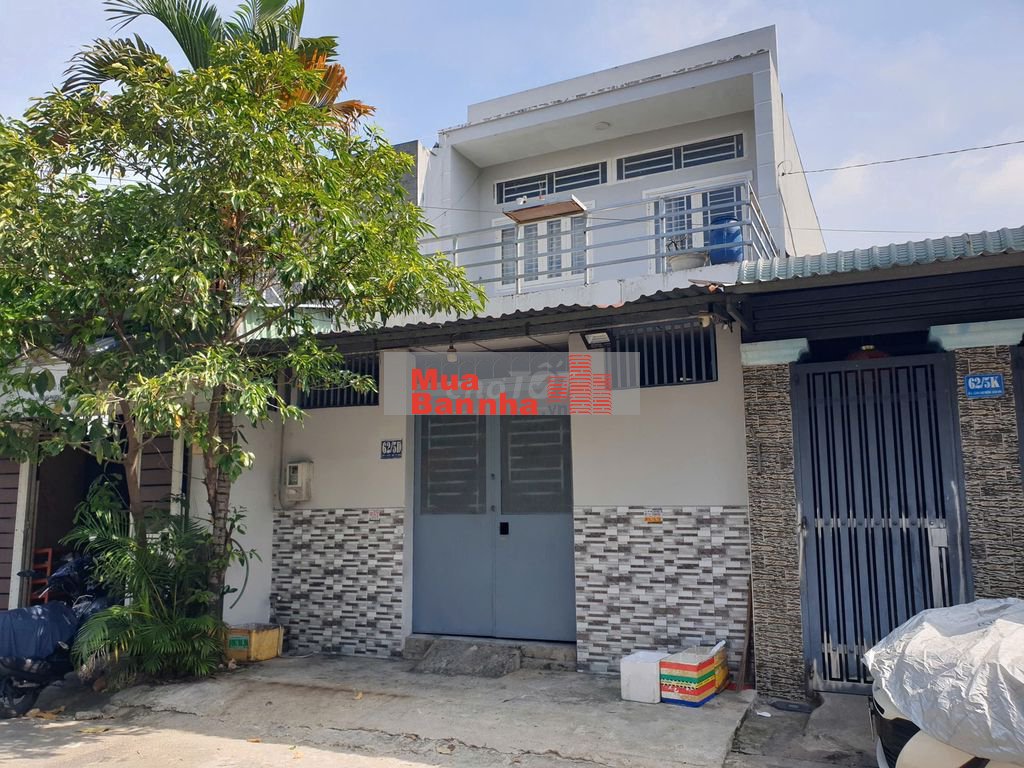 Nhà lầu DT 5x20 (4pn) đường 8m thông, gần cổng chào ấp 4 XTT Hóc Môn