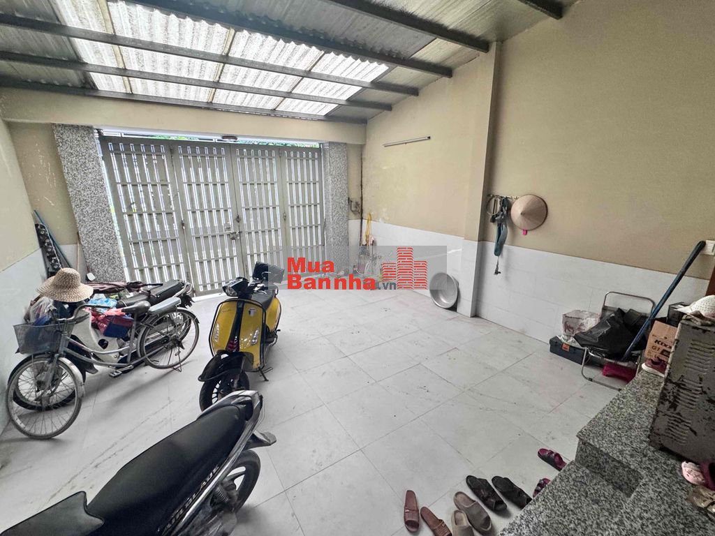 NHÀ 4 TẦNG ĐƯỜNG XE TẢI THÔNG NGAY ĐH LUẬT - GẦN SÔNG - GIÁ 10.5 TỶ TL