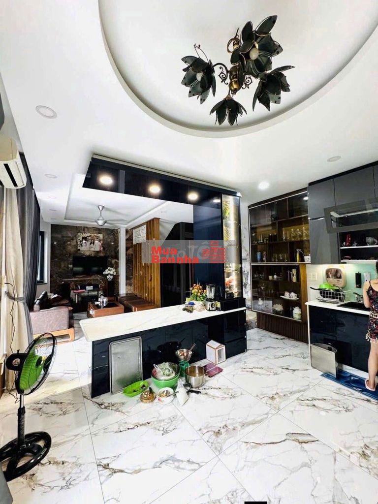 NHÀ HẺM 463B CÁCH MẠNG THÁNG 8