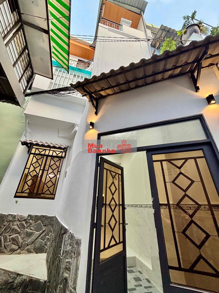 chính chủ bán nhà 1 trệt 2 lầu đúc kiên cố. cách hẻm xe hơi 10m