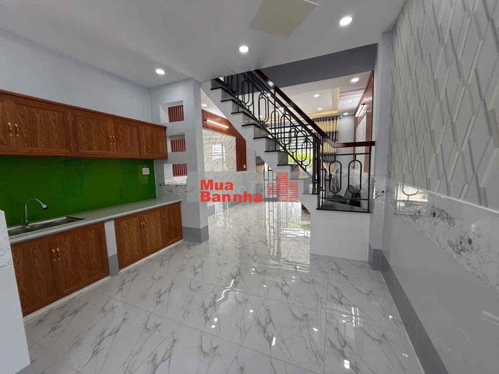 nhà e 4 x 17m xây 1 lầu đường phan văn hớn bà điểm vào 100m