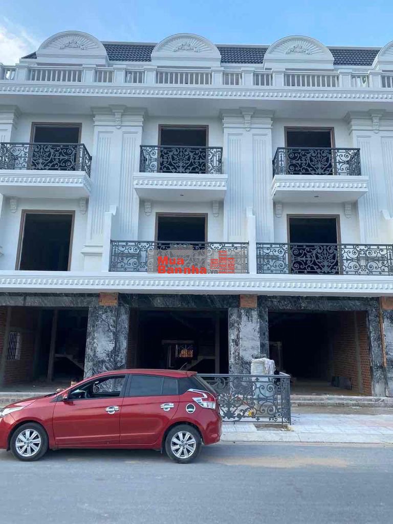 cần bán gấp nhà liên kế mặt tiền đối diện công viên, bồn nước