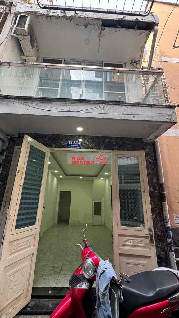 Bán nhà Hẻm Trần Hưng Đạo - Quận 1 - Sát MT - 3 tầng - Giá 6.35 Tỷ