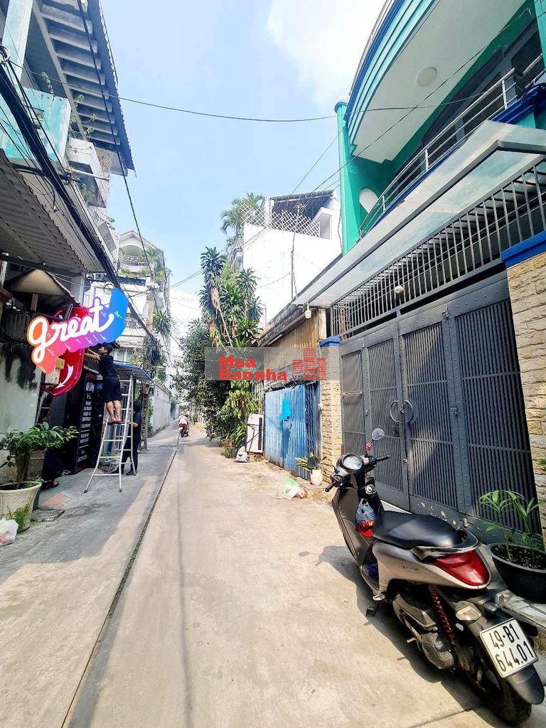 Nhà 3 Tầng 54m2 Ngang Lớn Xe Hơi Vào Nhà - Lạc Long Quân Cạnh Đầm Sen