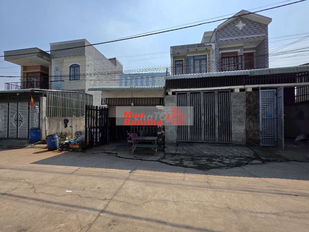 Nhà 101m cấp 4 gác đúc gần trường cấp 2 và chợ Tân Bình Dĩ An