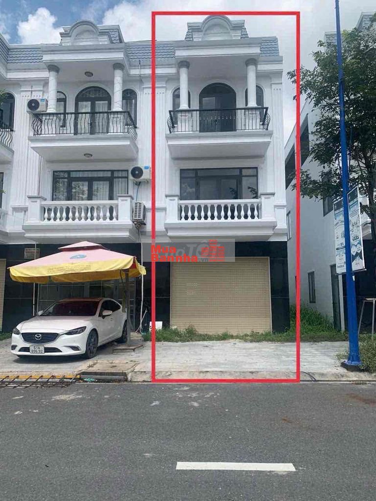 Bán gấp định cư Mỹ, 3,4 tỷ cho nhà 3 lầu, sổ sẵn, tại HCM, Bình Dương