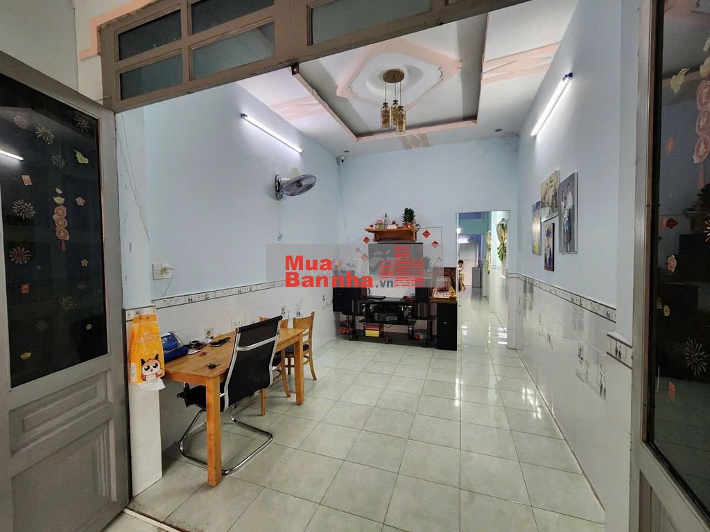 Hẻm xe hơi vô nhà chỉ cách mặt đường 50m, ngay ngã ba giồng