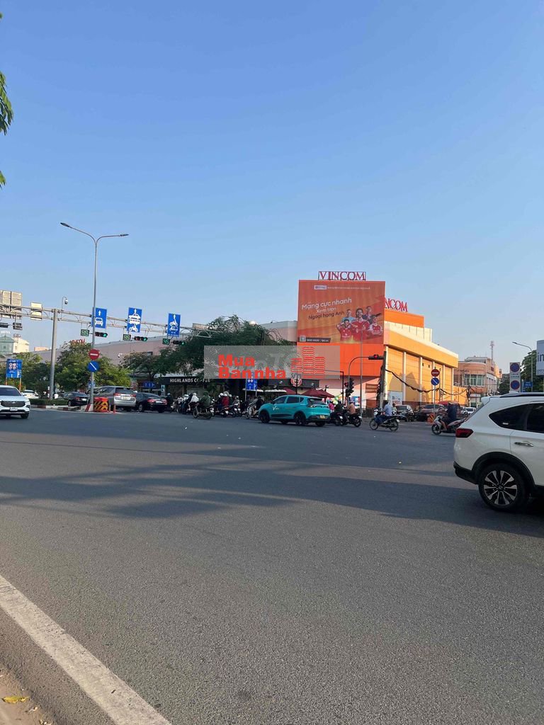 Hẻm xe hơi 6m Hoàng Văn Thụ 3 tầng 3pn sát bên Vincom Cộng Hoà