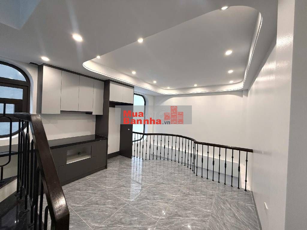 GIANG BIÊN - VIỆT HƯNG - NHÀ 6 TẦNG - CÁCH 10M RA MẶT PHỐ