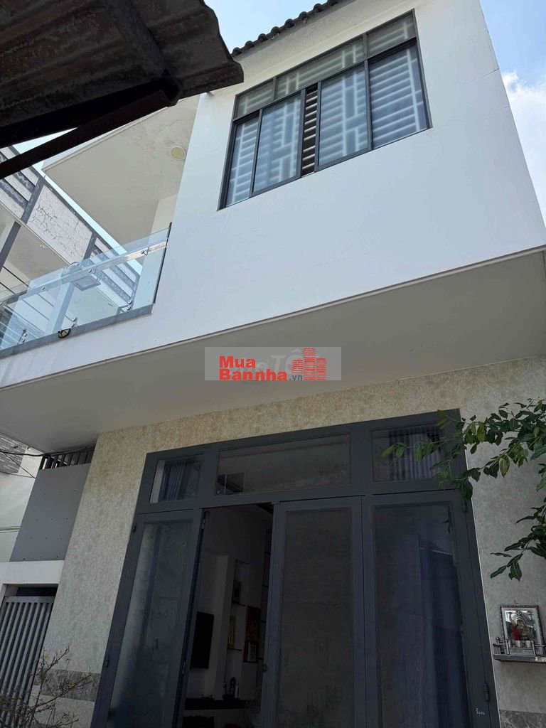 Nhà lầu mới DTSD 140m2 . có 3p ngủ giá chỉ 2ty250