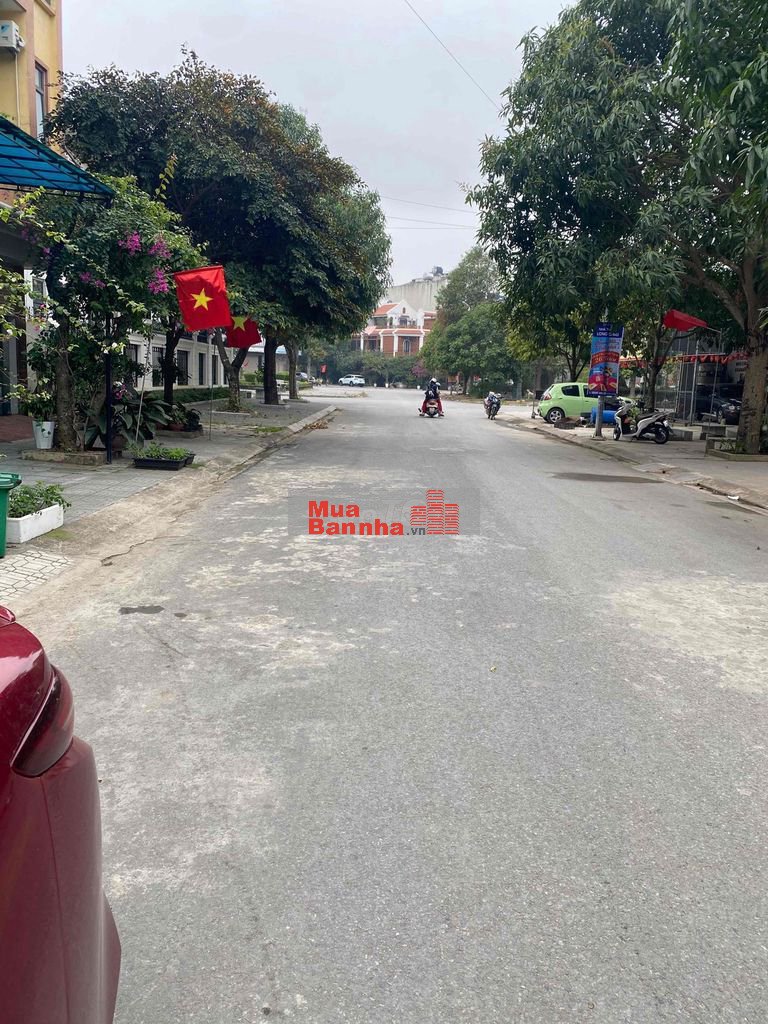 Chủ kẹt bán gấp MTNB Lê Lâm. Dt 8m x 18m. Cấp 4.