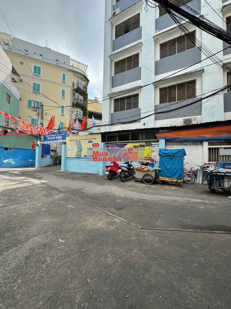 Nhà chính chủ Quận 3 - Cách 10m ra xe hơi quay đầu, hẻm thông - 18m2.