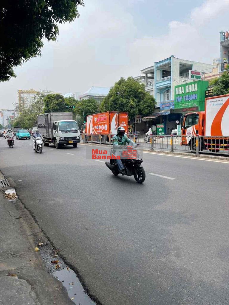 nhà mặt tiền đường tây thạnh DT 7,7x26 đúc 4 tấm nhà đang trống