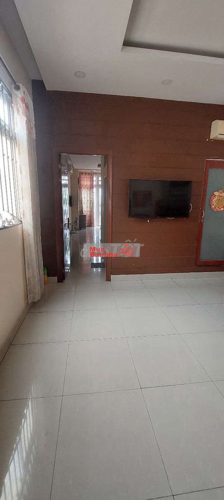 Cần bán gấp nhà chính chủ MTNB sầm uất Lạc Long Quân ngay Đầm Sen