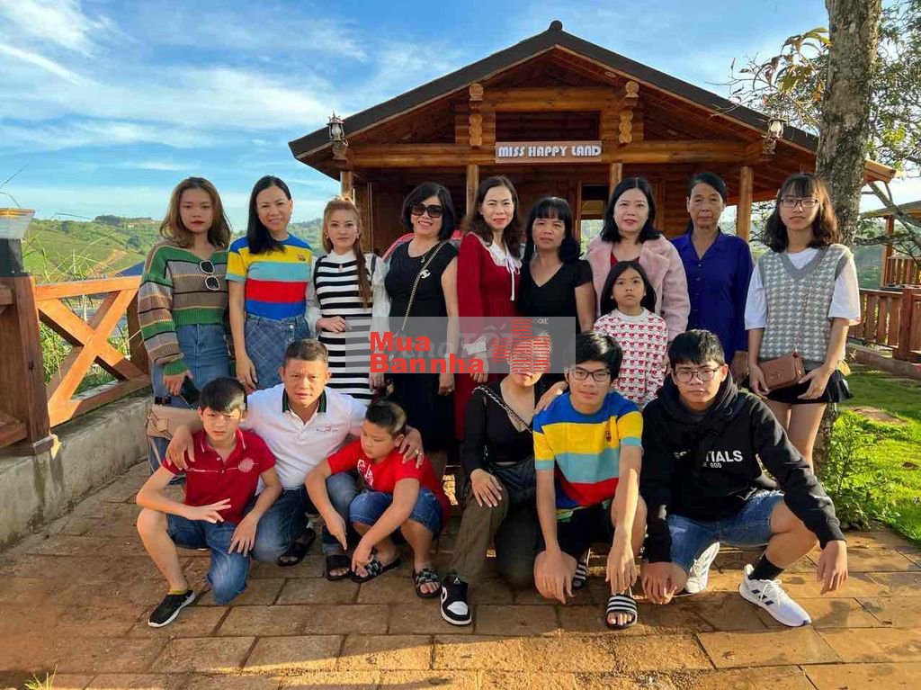 Hoa hậu cho con đi du học bán lỗ villa