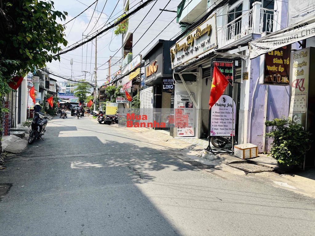 XE TẢI TỚI CỬA 42M2 3 NGỦ FULL NỘI THẤT GẦN GA T3