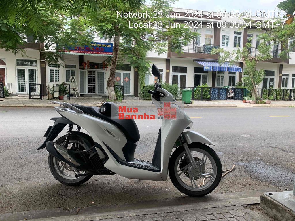 MỘT CĂN NHÀ PHỐ RIVERSIDE 4x15 *** NGỘP TẮT THỞ.