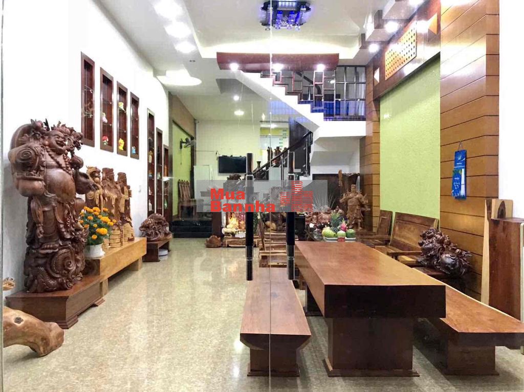 Nhà khu quảng trường BMT