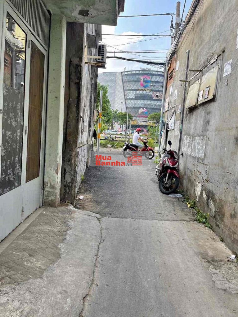 nhà 2 tầng bê tông cốt thét đúc thật ,2 phòng ngủ đối diện GIGAMALL