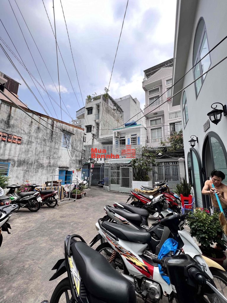 NHÀ NGAY NGUYỄN THỊ TẦN_SÁT QUẬN 1_72m2_4 PHÒNG NGỦ_KHÔNG QUY HOẠCH