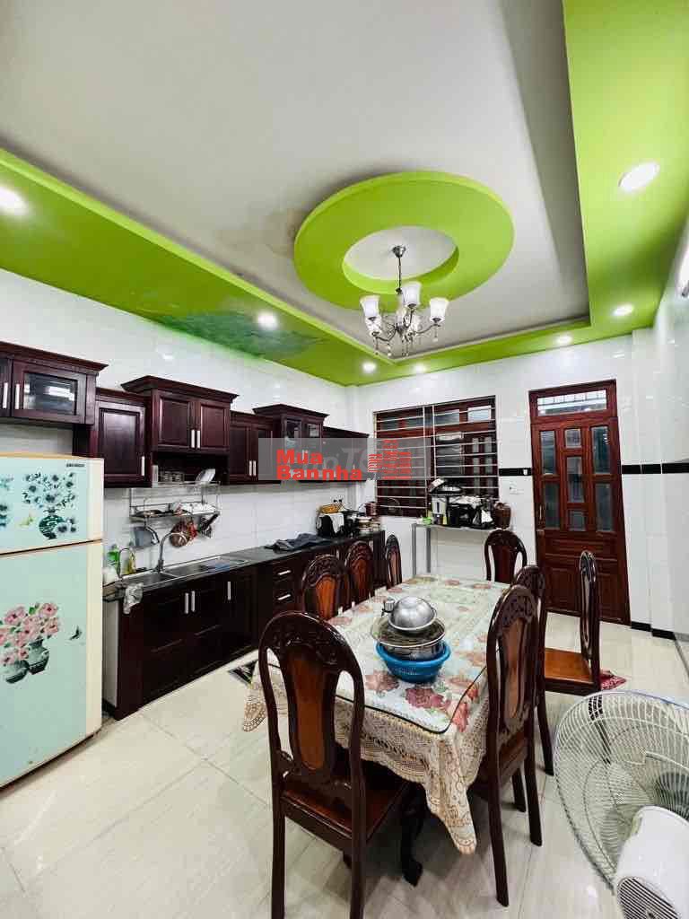 Nhà 4 Tầng 96m2 khu dân cư bình hưng đối diện bến xe Q8