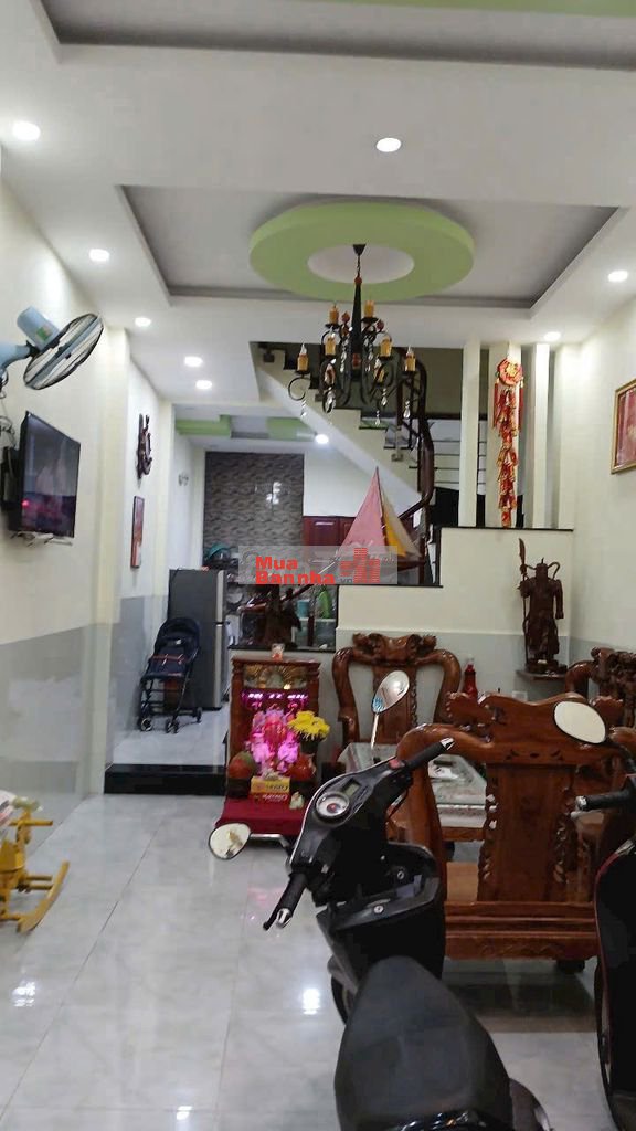 Nhà lầu suốt 2/ đường Vĩnh Lộc,gần ngã 5