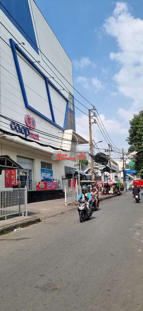 4,2m x 15m x 2 lầu.(nở hậu 5m) Chỉ 4.8 tỷ. ngay CoopMart, Quang Trung