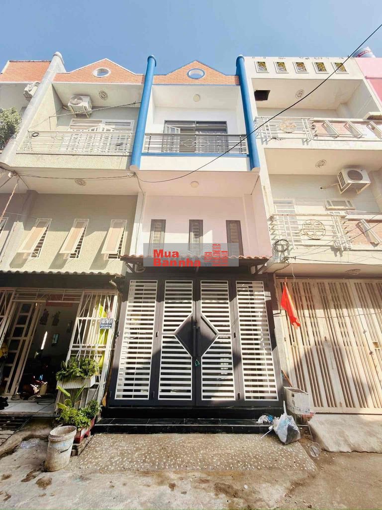 Nhà Ngay Trung Tâm đường Huỳnh Tấn Phát giáp Q7 lững Lầu.