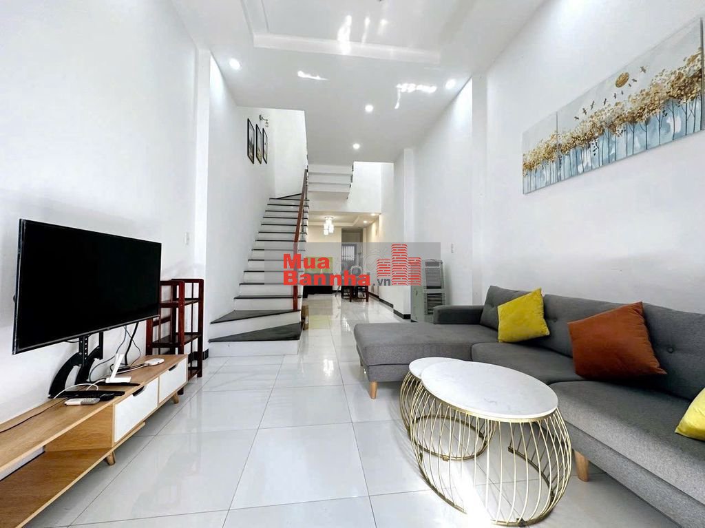 HIẾM!! Bán nhà 3 tầng đẹp kiệt ô tô cách biển Mỹ Khê ba bước chân