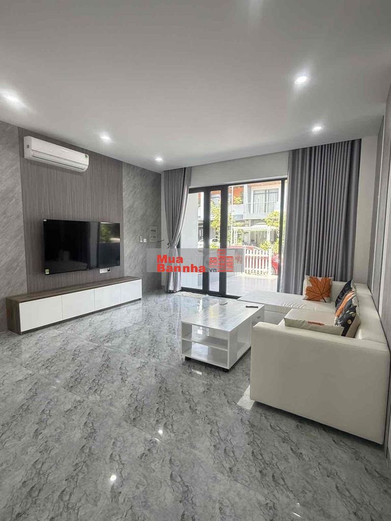 Nhà 3 tầng full nội thất gần công viên hoa giấy, hồ bơi- Giá 8.4tỉ