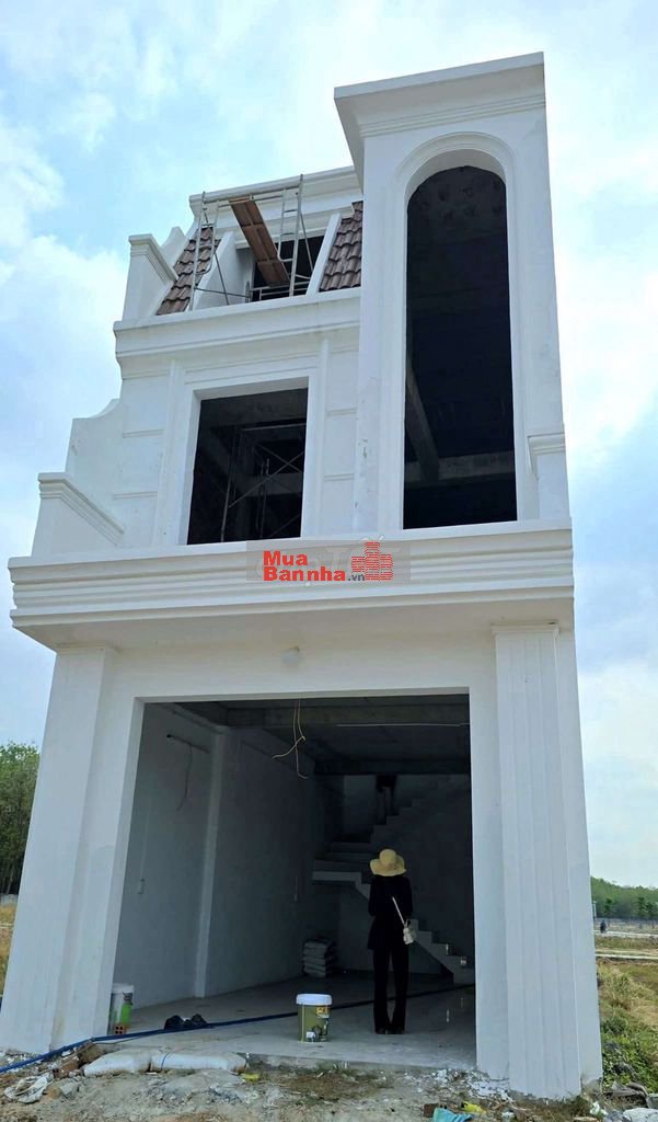 Nhà 1 trệt 1 lầu, 1 tum,Ngay VSIP 2, 10p Di chuyển tới TT TP Mới BD