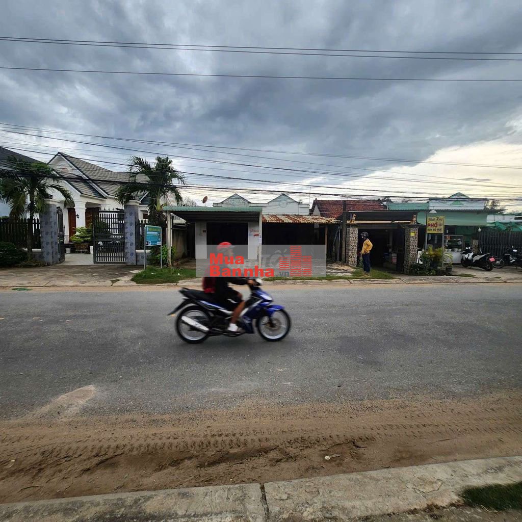 Nhà mặt tiền kinh doanh