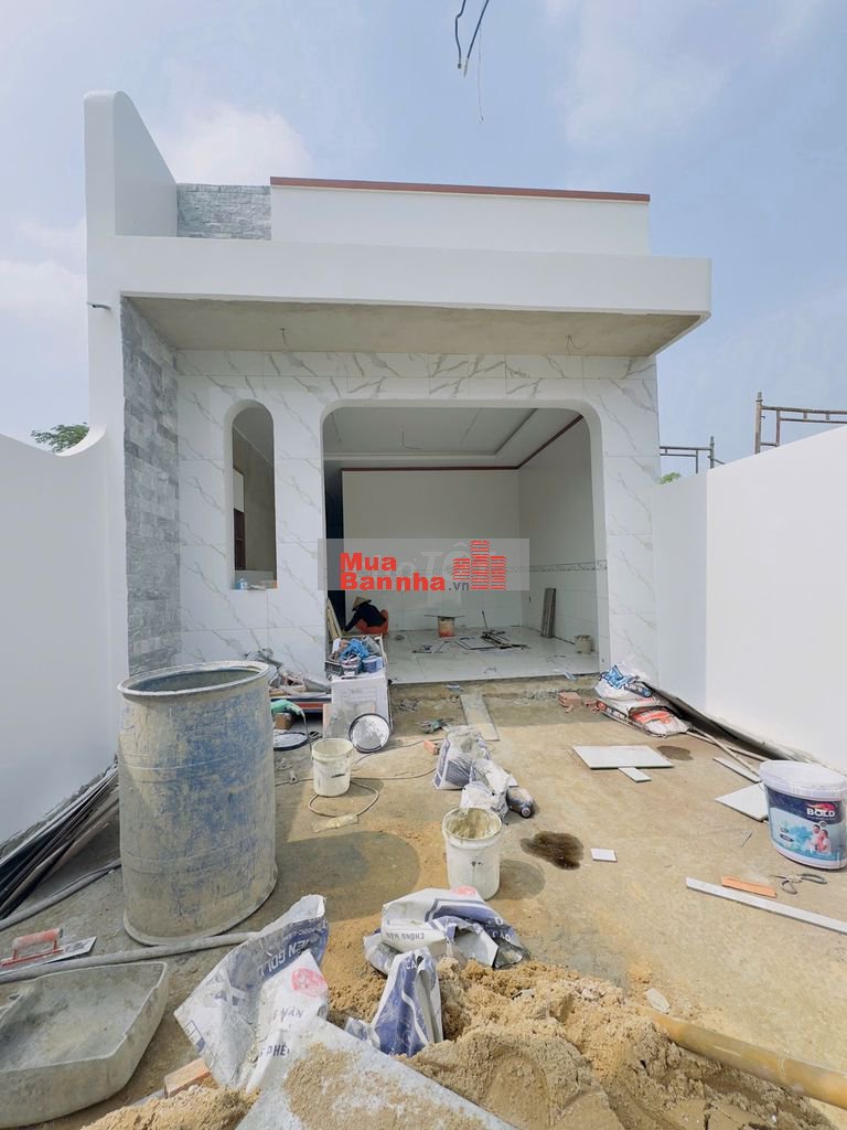 1.150 TỶ NHÀ MỚI XÂY 125 m2 SỔ HỒNG HOÀN CÔNG SÁT KCN TÂN ĐỨC ( 5x25)